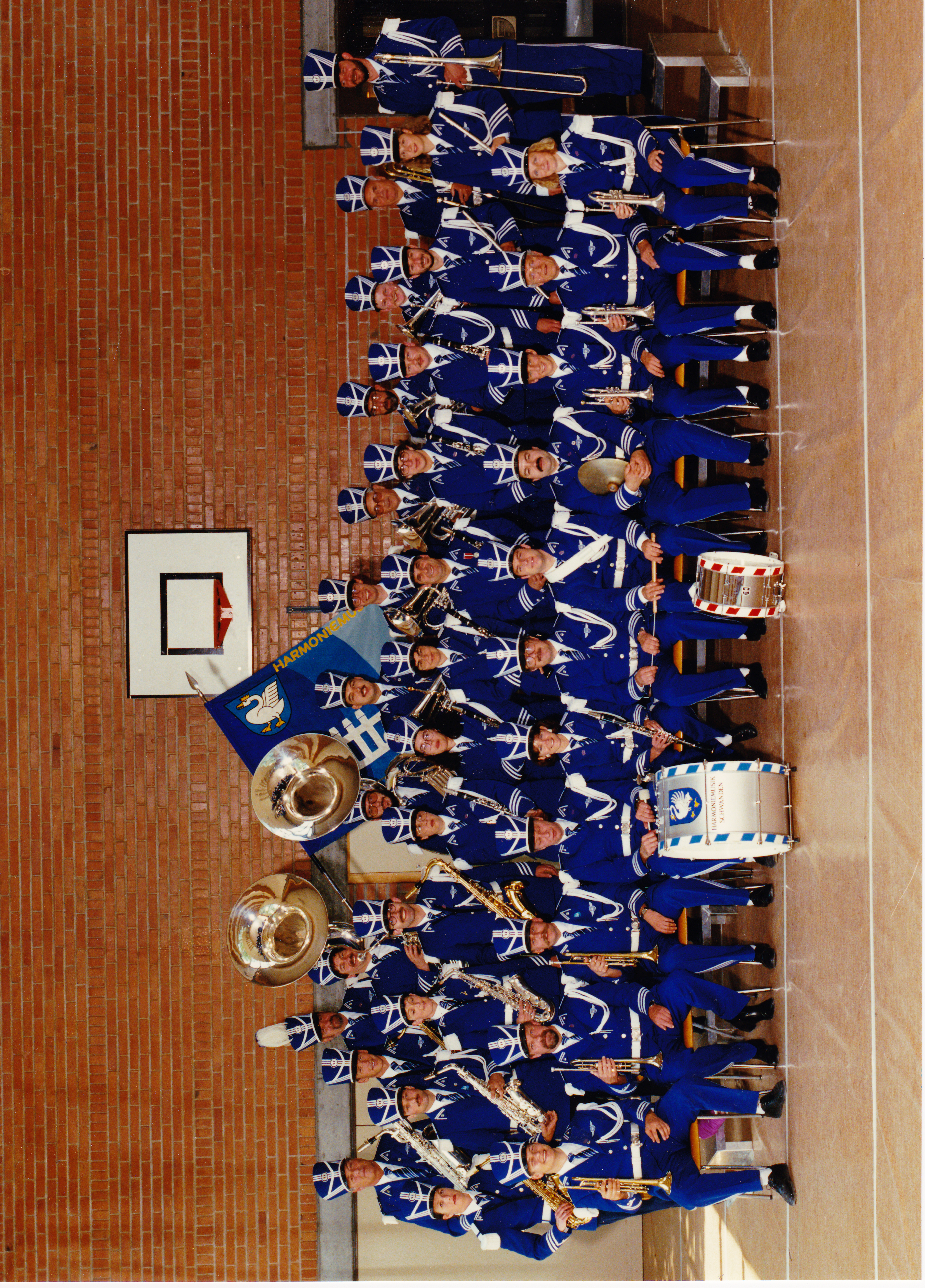 Bild der Harmoniemusik Schwanden aus dem Jahr 1994.